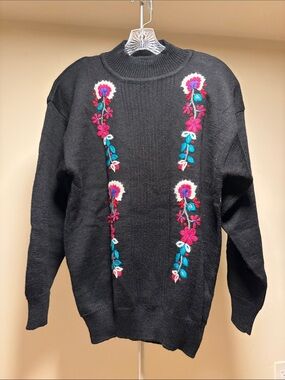 TIgi Wear 1980’s Black Floral Embroidered Crewneck Sweater